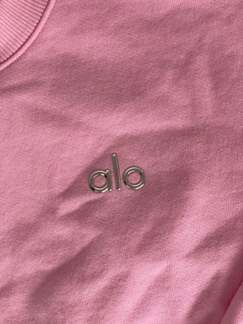 ALO Sweet Pink Cropped Accolade Crewneck - Picture 2 of 3